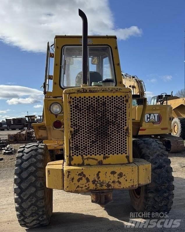 CAT 930 Фронтальные погрузчики