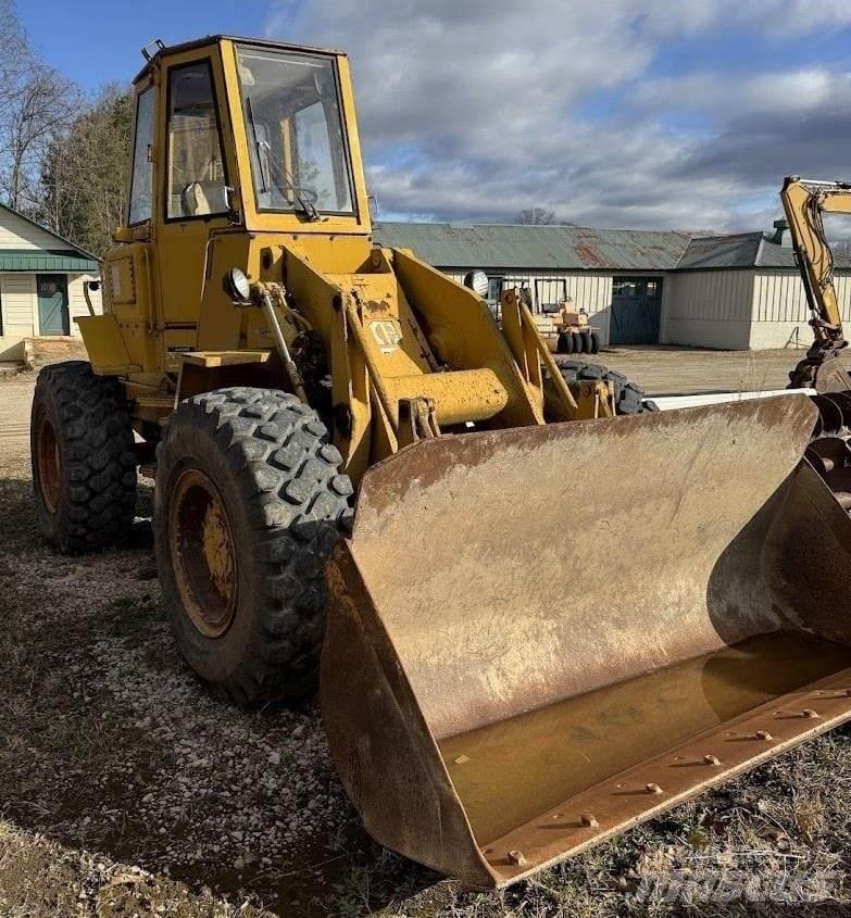 CAT 930 Фронтальные погрузчики