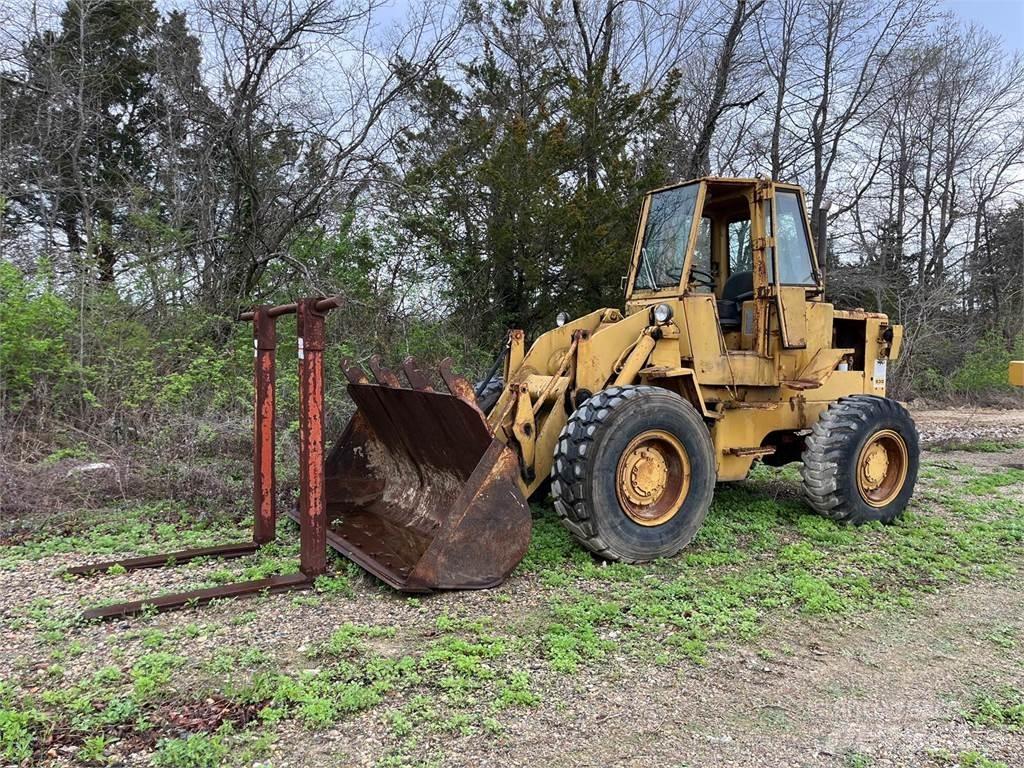 CAT 930 Фронтальные погрузчики