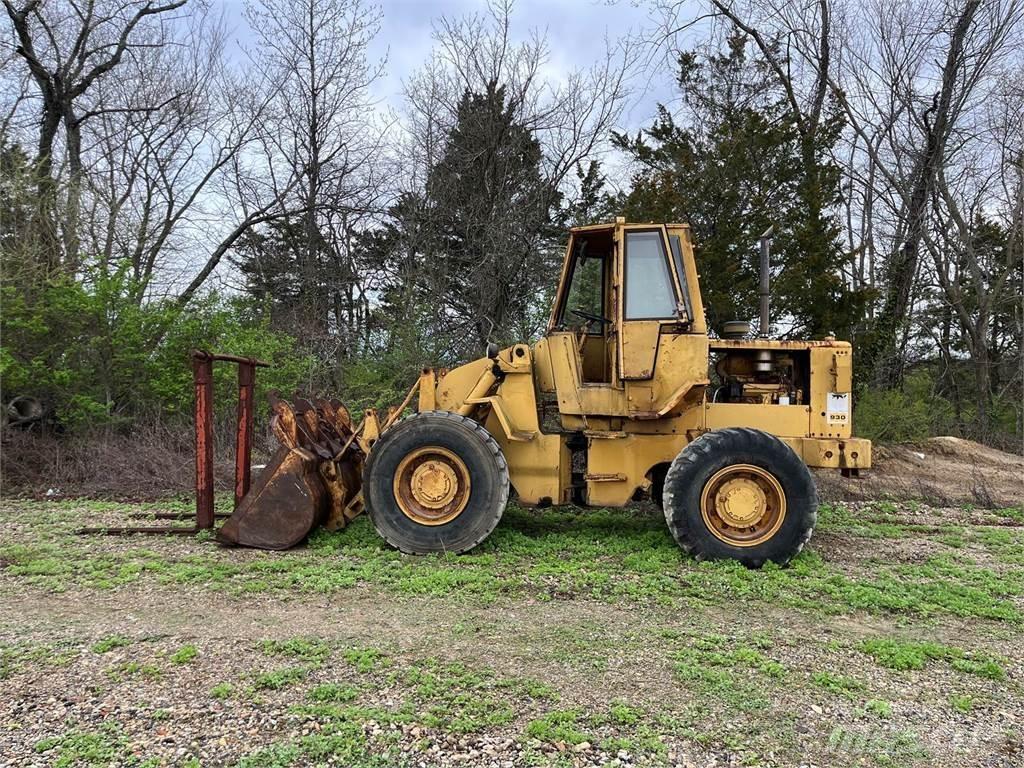CAT 930 Фронтальные погрузчики