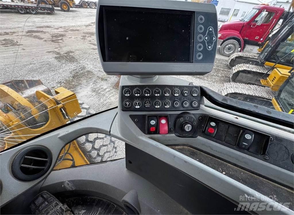 CAT 930K Фронтальные погрузчики