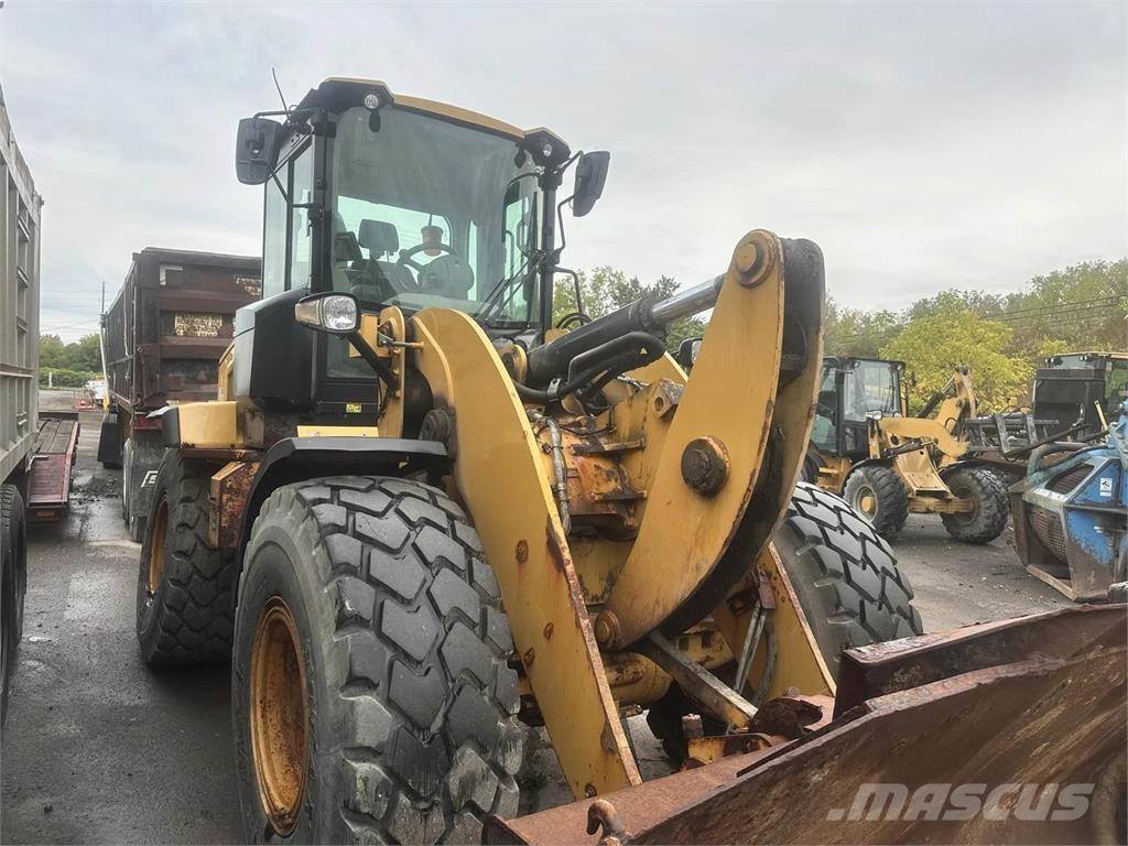 CAT 930M Фронтальные погрузчики
