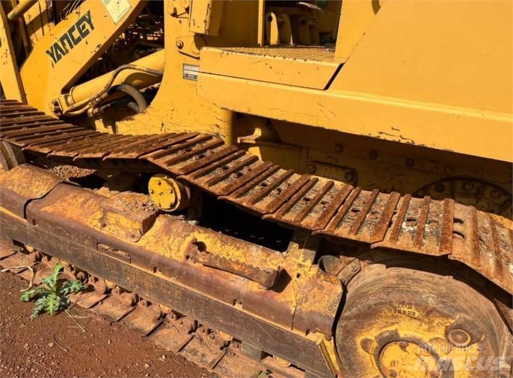 CAT 933C Гусеничные бульдозеры