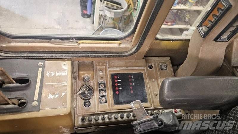 CAT 936F Фронтальные погрузчики
