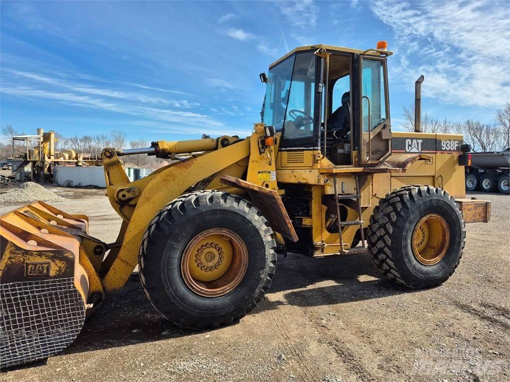 CAT 938F Фронтальные погрузчики
