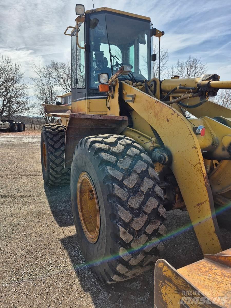 CAT 938F Фронтальные погрузчики