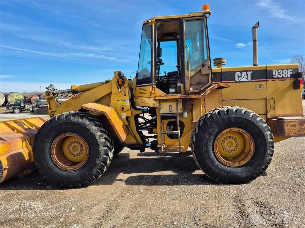 CAT 938F Фронтальные погрузчики
