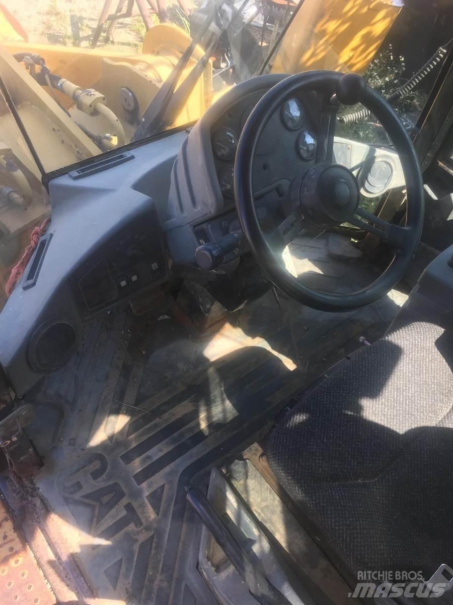 CAT 938G Фронтальные погрузчики