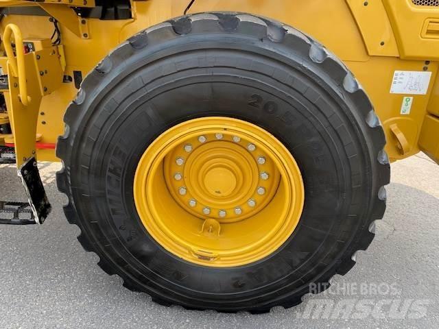 CAT 938M Фронтальные погрузчики
