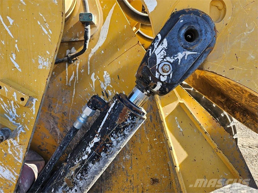 CAT 938M Фронтальные погрузчики