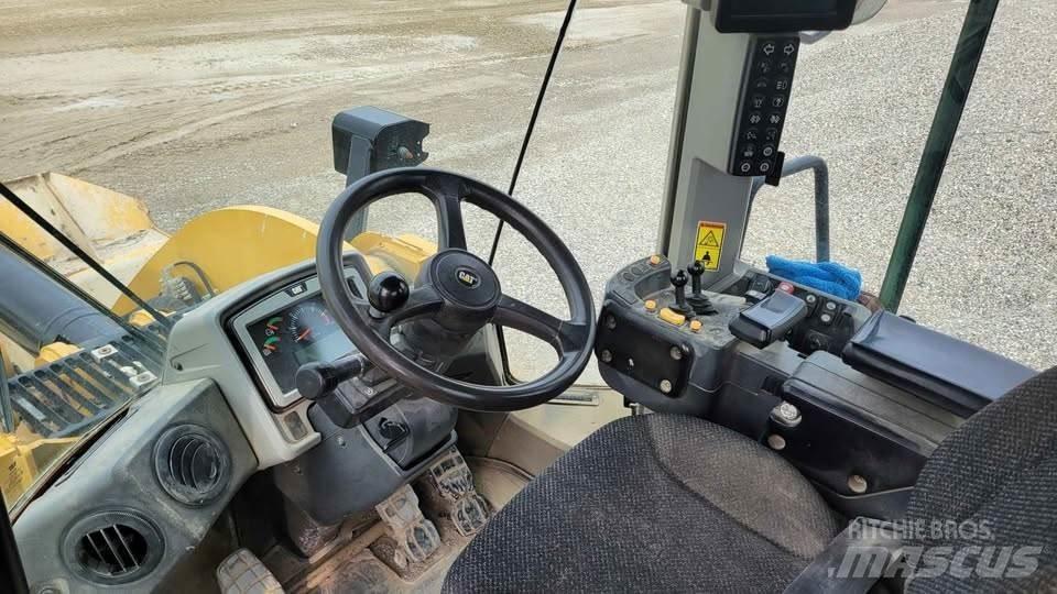 CAT 950M Фронтальные погрузчики