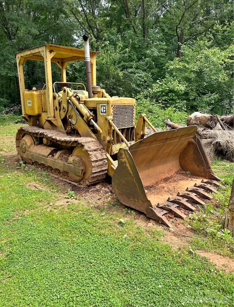 CAT 951C Гусеничные фронтальные погрузчики