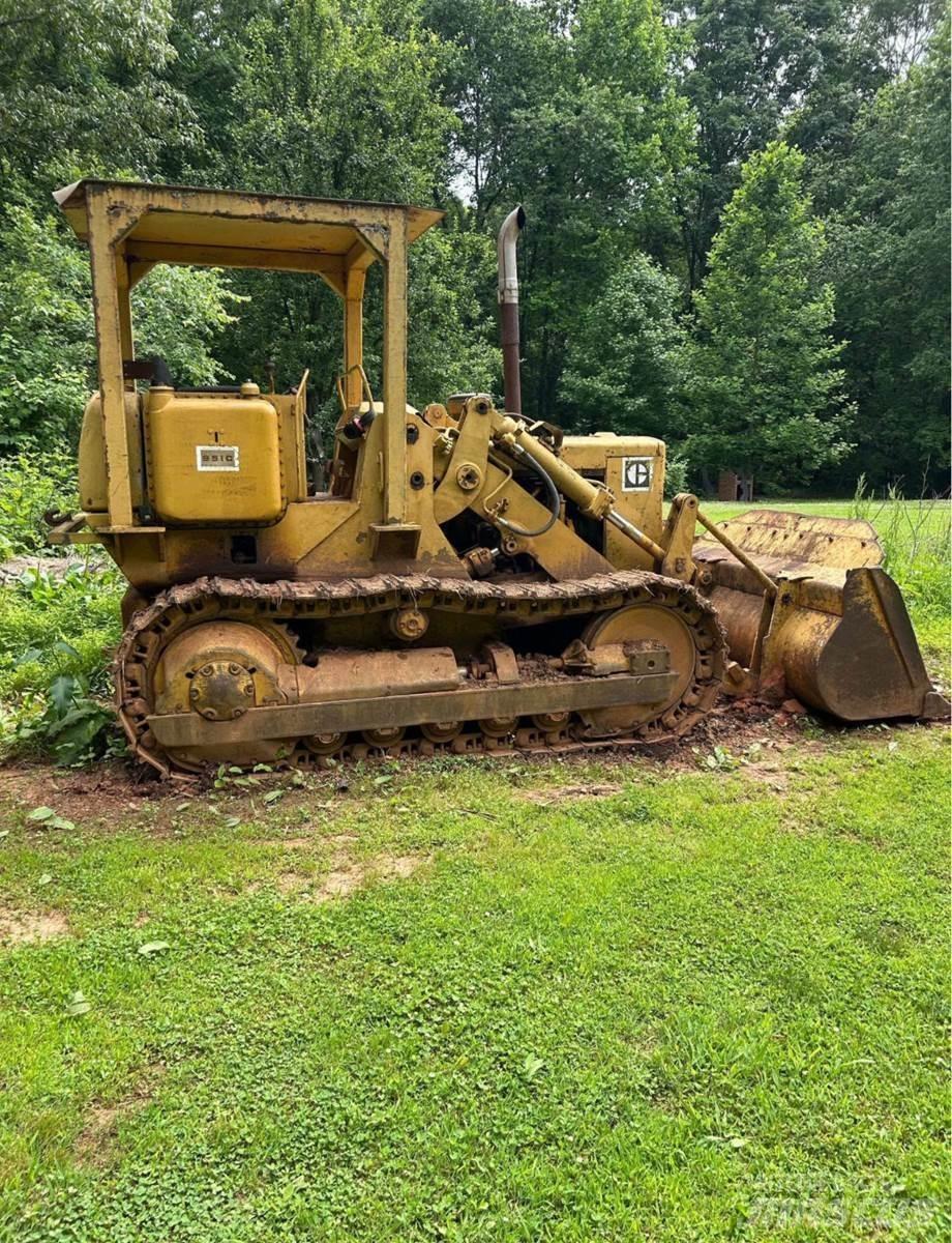 CAT 951C Гусеничные фронтальные погрузчики