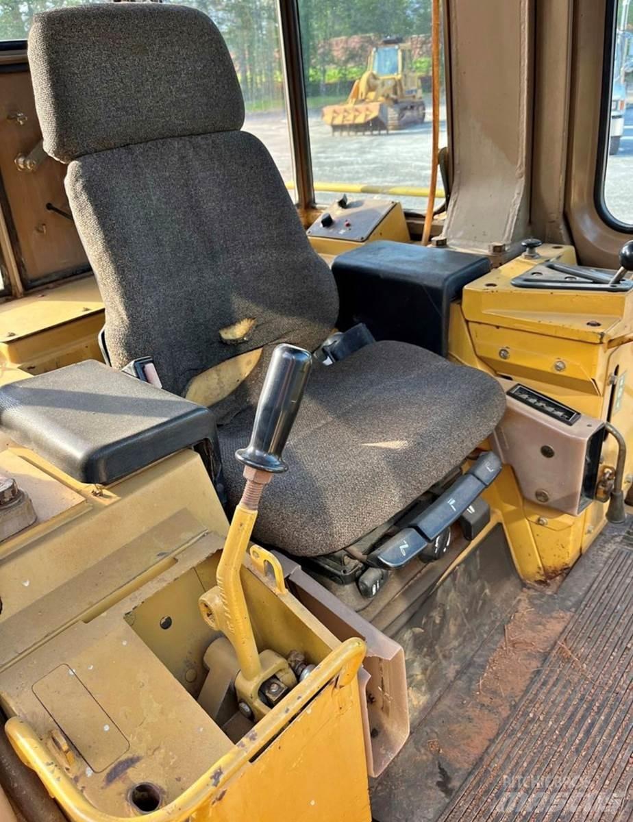 CAT 953B Гусеничные фронтальные погрузчики