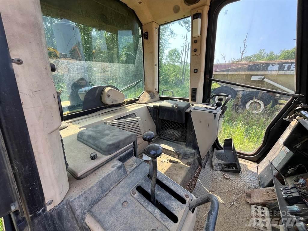 CAT 953C Гусеничные фронтальные погрузчики