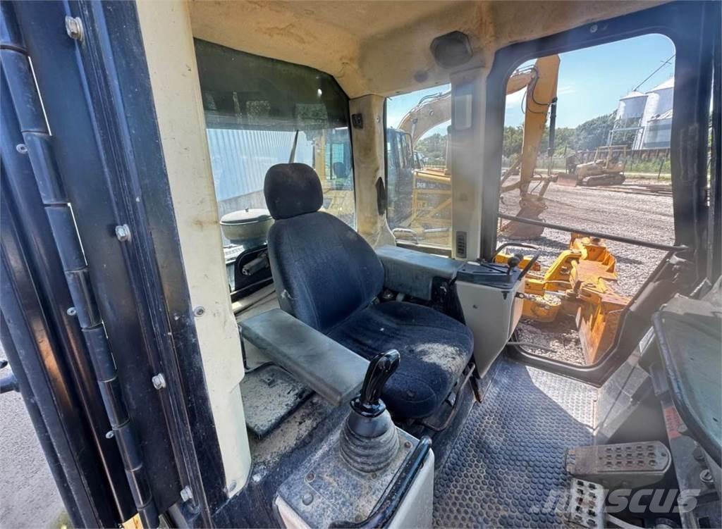 CAT 953C Гусеничные фронтальные погрузчики