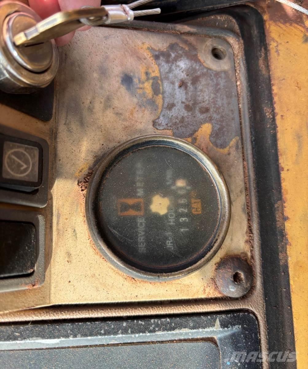 CAT 963B Гусеничные фронтальные погрузчики