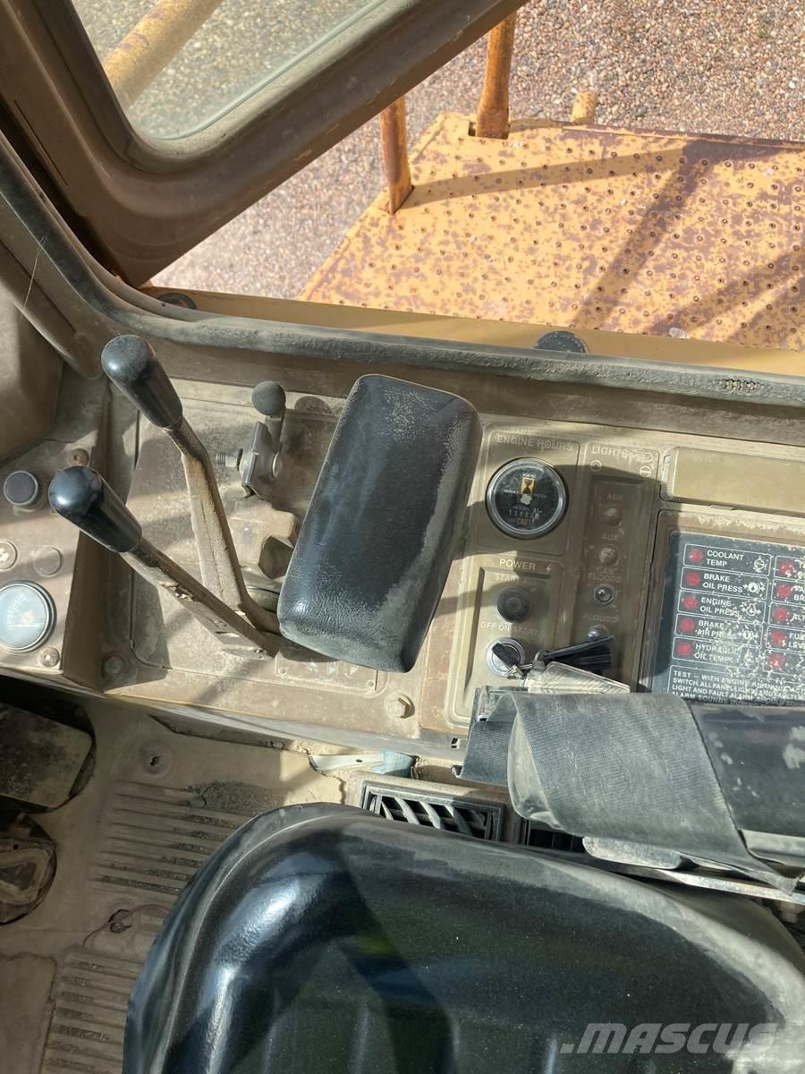 CAT 966D Фронтальные погрузчики