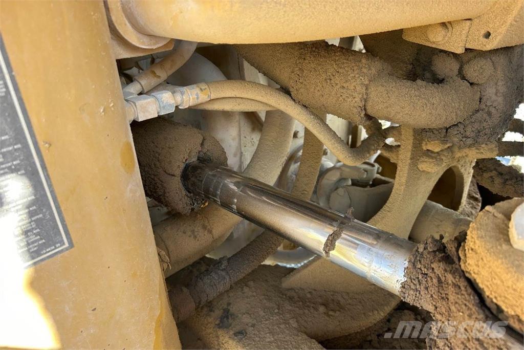 CAT 966G Фронтальные погрузчики