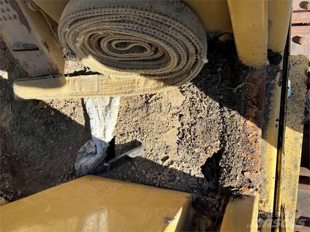 CAT 973 Гусеничные фронтальные погрузчики