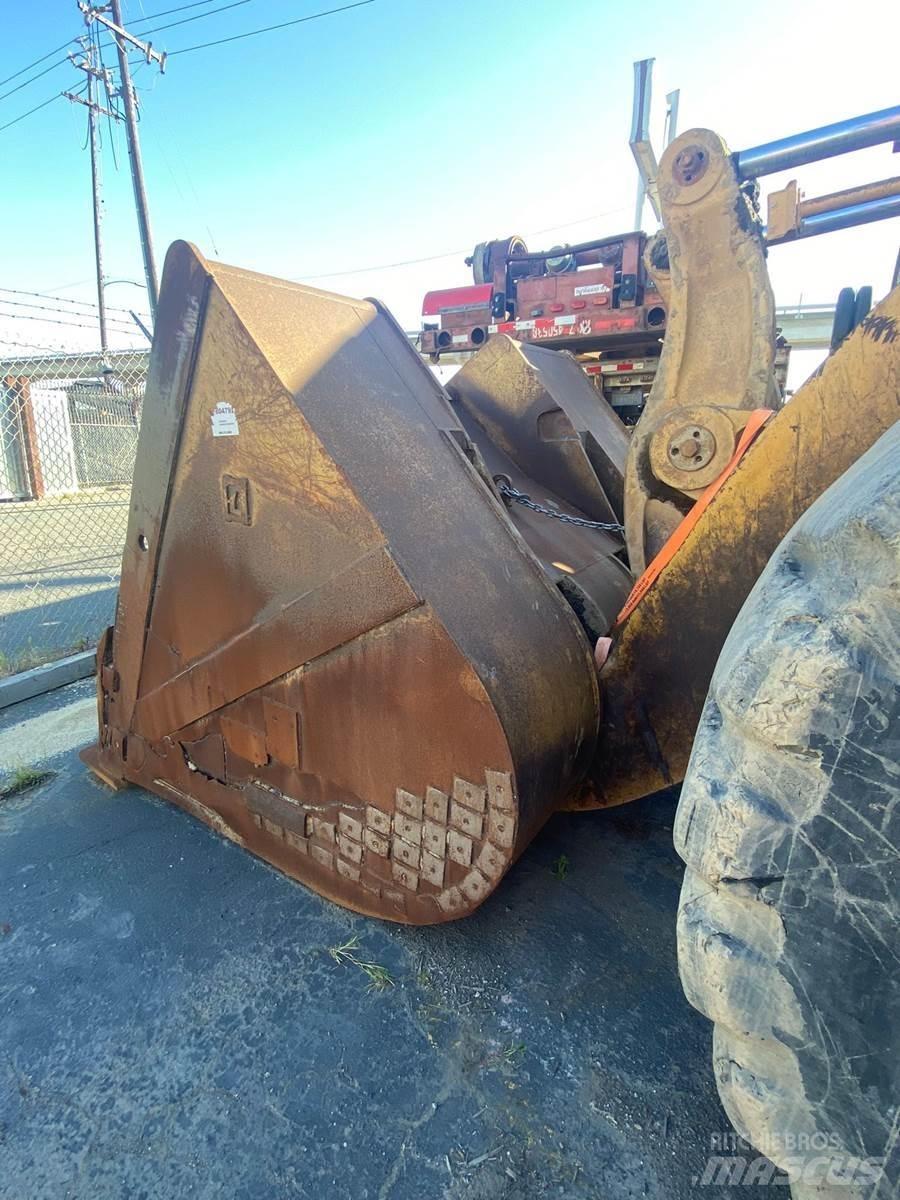 CAT 988F Фронтальные погрузчики