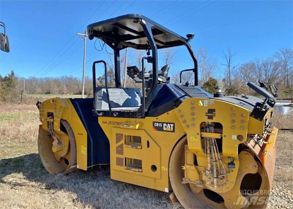 CAT CB15 Грунтовые катки
