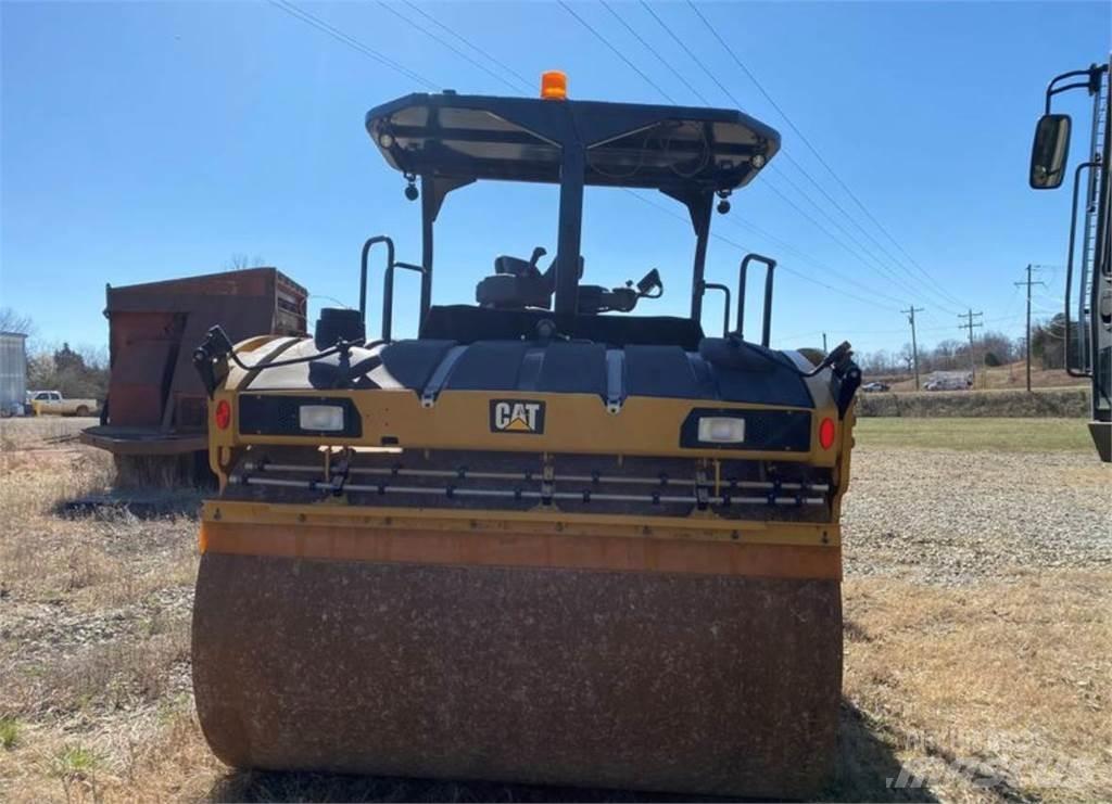 CAT CB15 Грунтовые катки