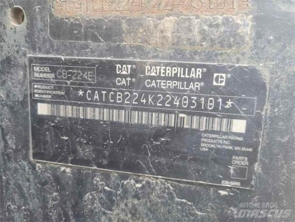 CAT CB24 Грунтовые катки