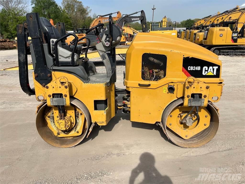 CAT CB24B Грунтовые катки