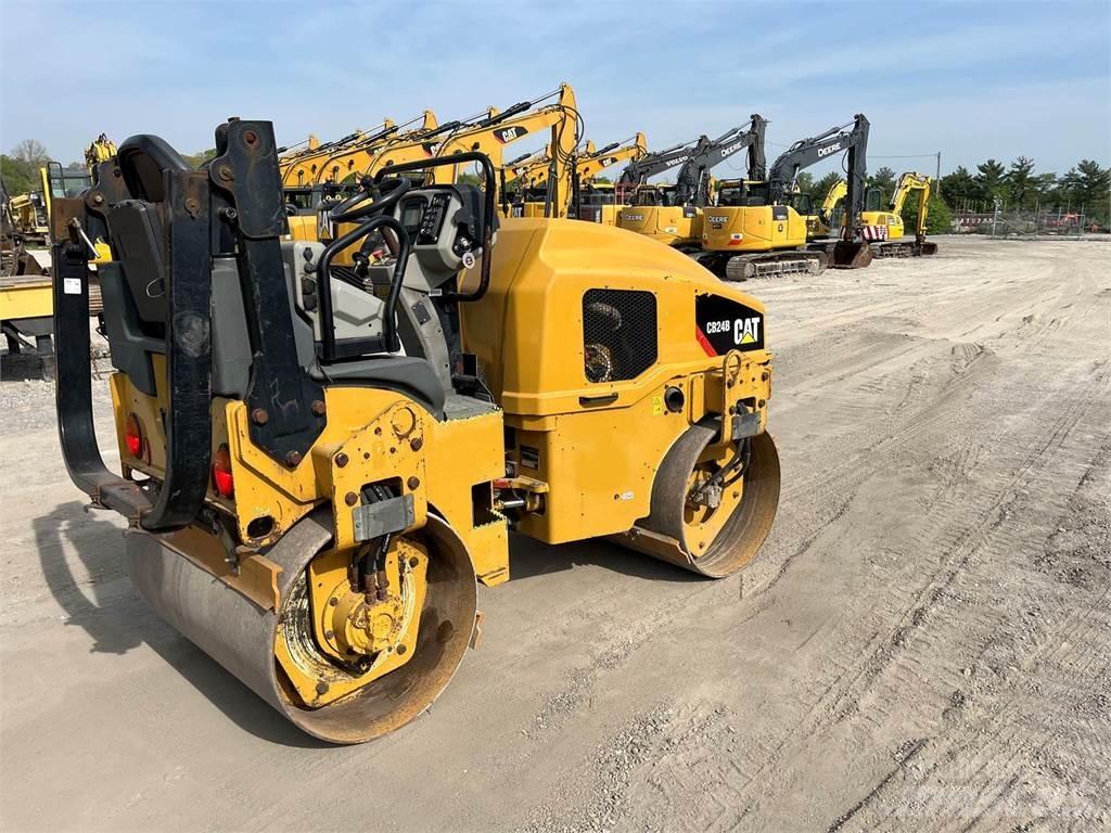 CAT CB24B Грунтовые катки