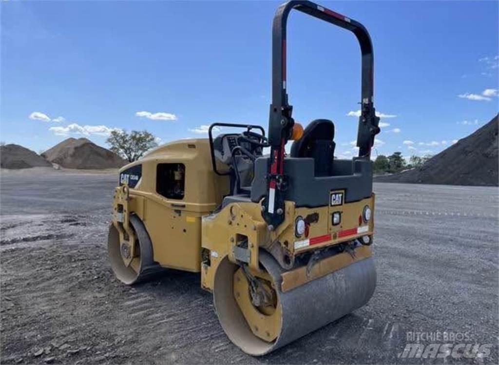 CAT CB34B Грунтовые катки