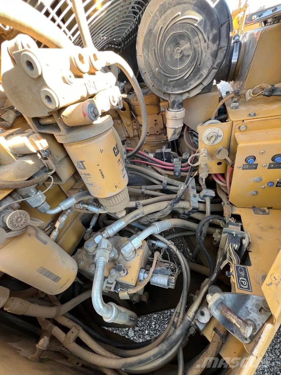 CAT CB54 Грунтовые катки