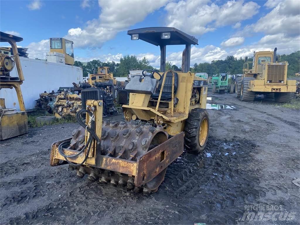 CAT CP323C Уплотнители грунта