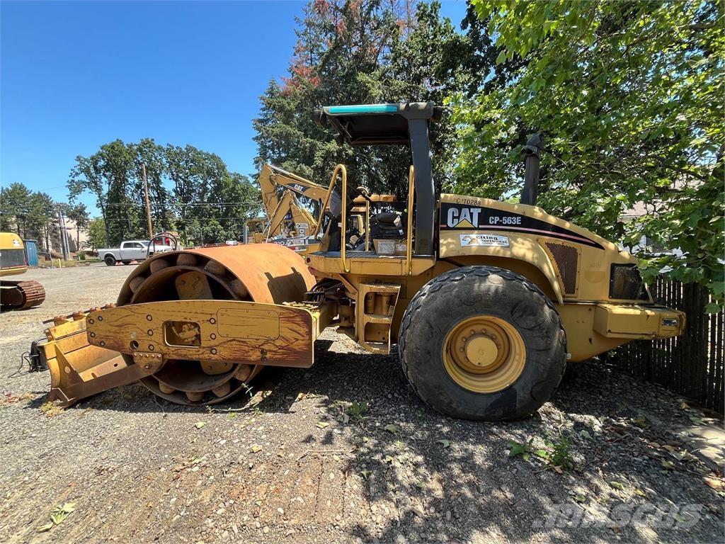 CAT CP563E Грунтовые катки