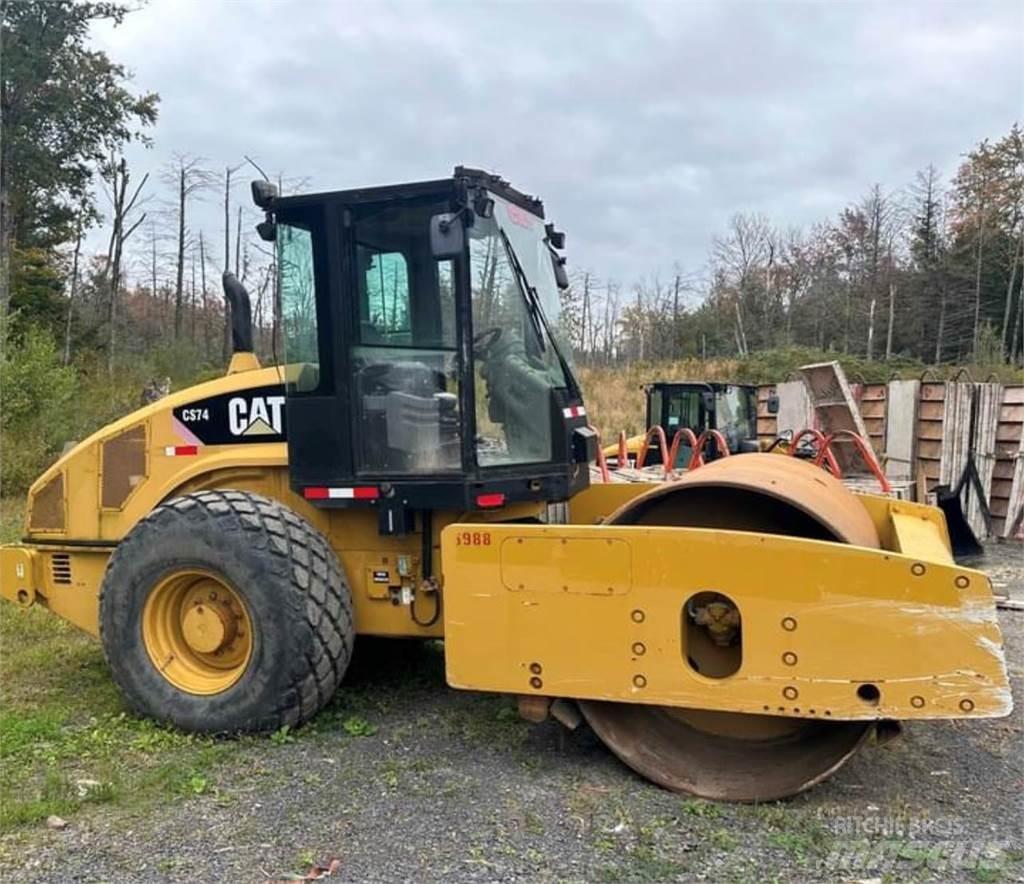 CAT CS74 Грунтовые катки