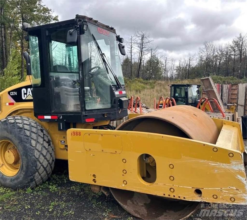 CAT CS74 Грунтовые катки