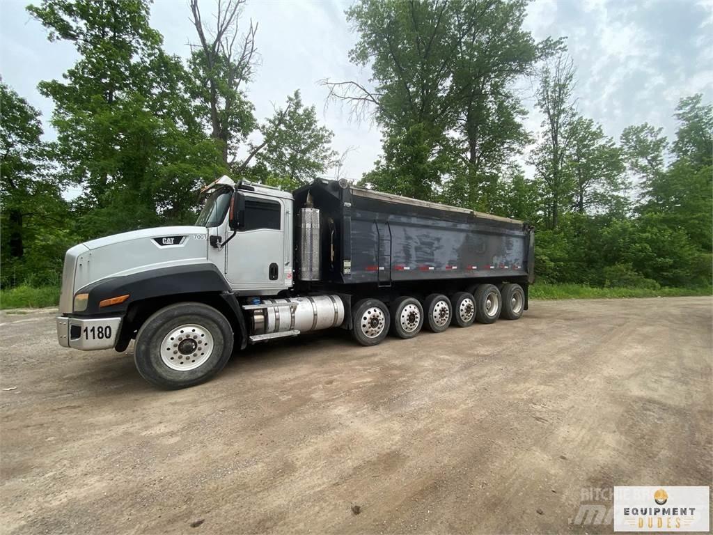 CAT CT660 Грузовики-Самосвалы