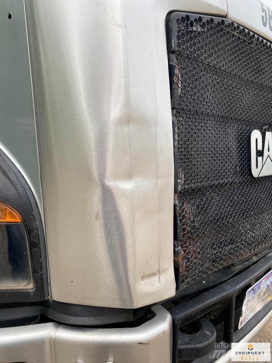 CAT CT660 Грузовики-Самосвалы