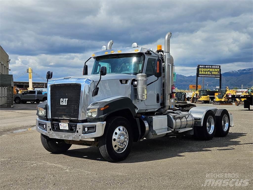 CAT CT680L Седельные тягачи