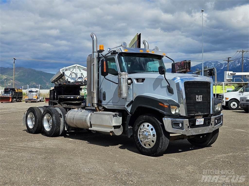 CAT CT680L Седельные тягачи