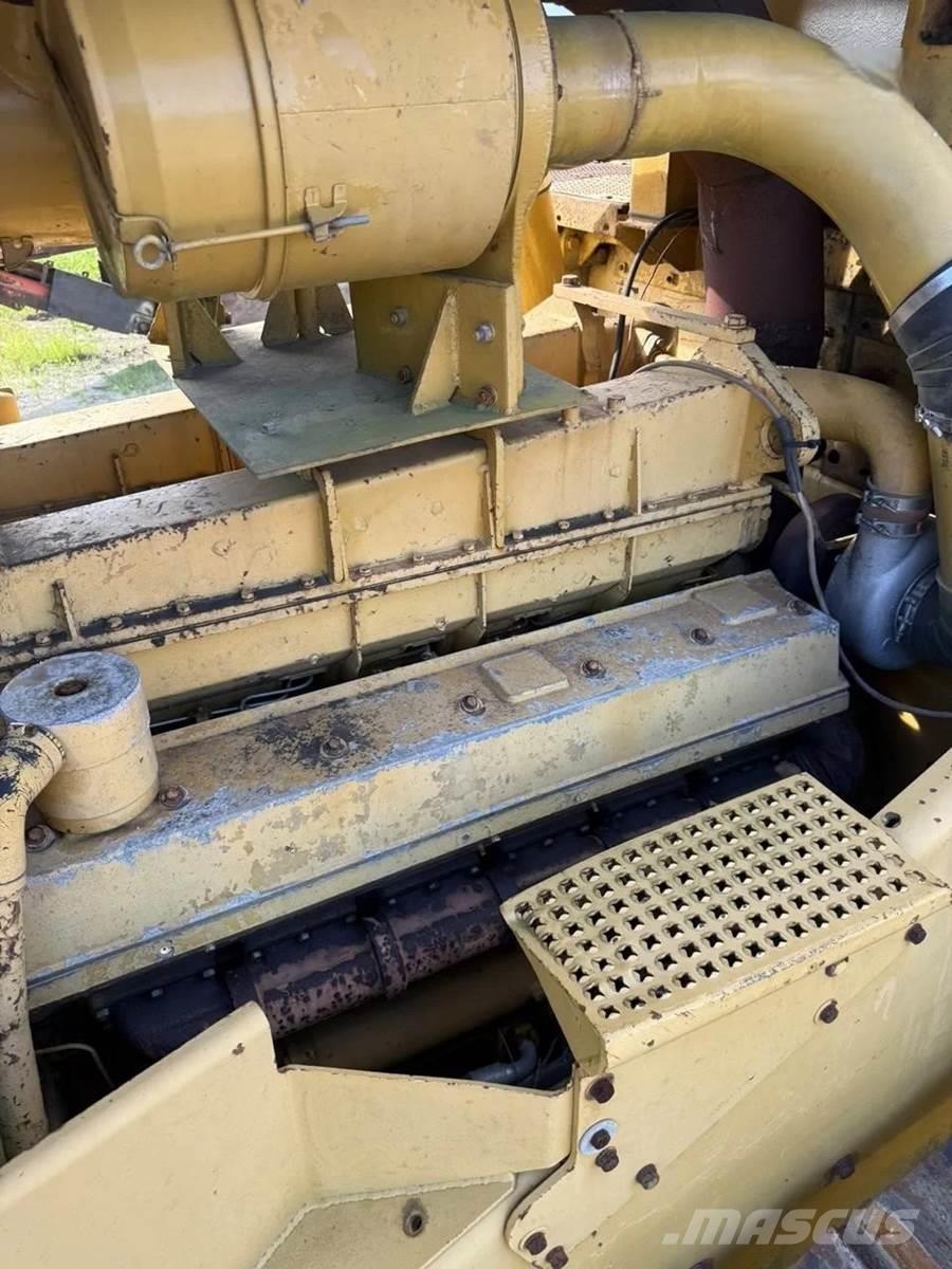 CAT D10 Гусеничные бульдозеры