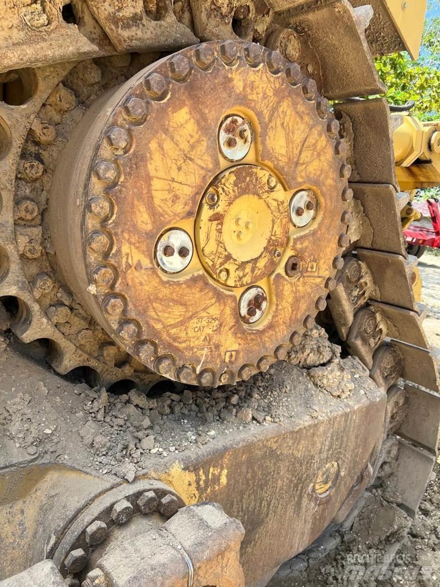 CAT D10T Гусеничные бульдозеры