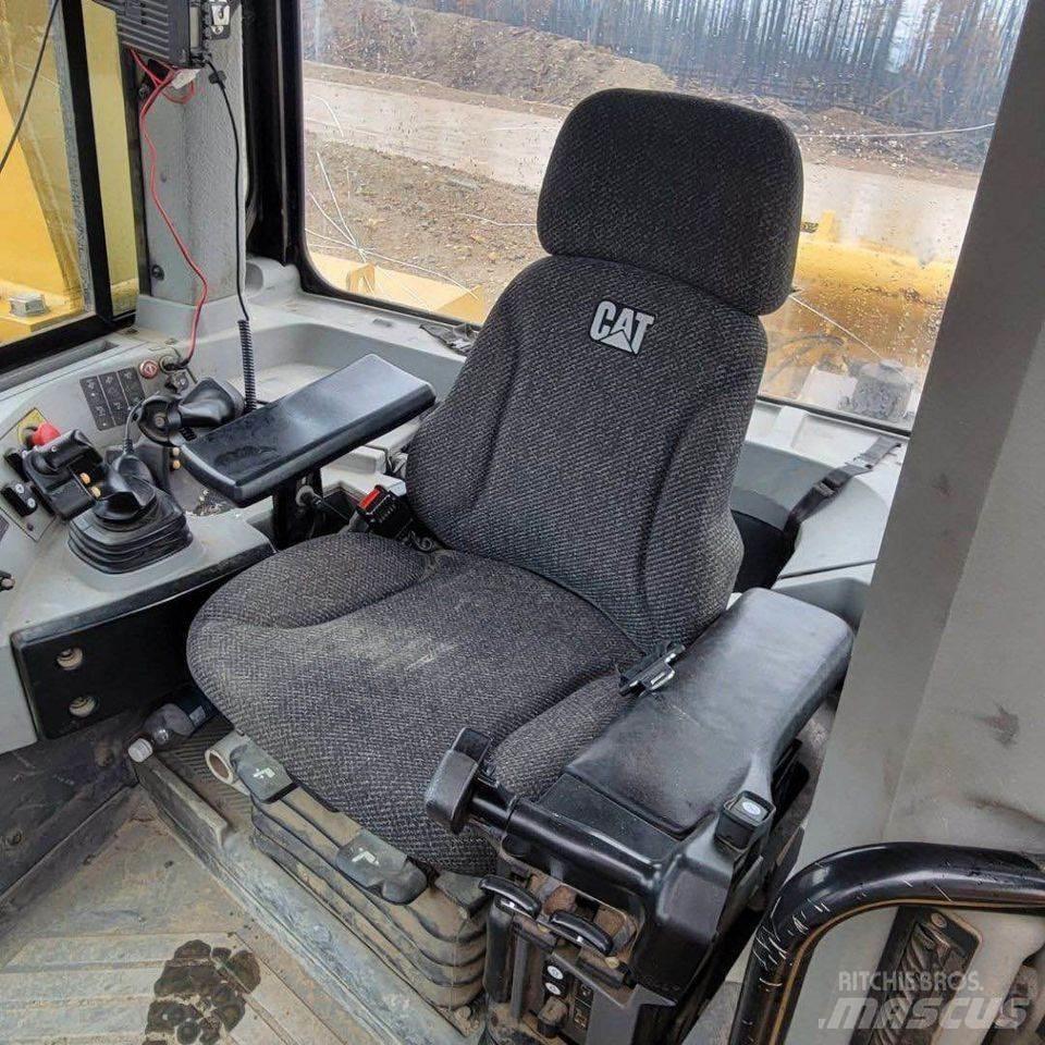 CAT D10T Гусеничные бульдозеры