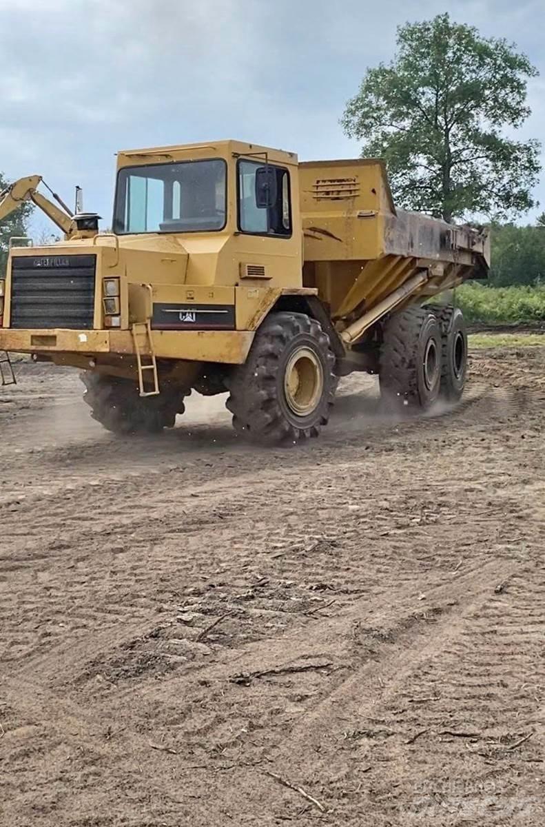 CAT D250B Шарнирно-сочленённые самосвалы