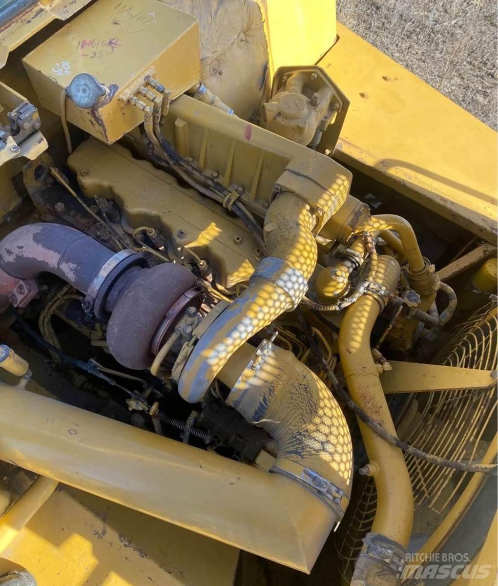 CAT D250B Шарнирно-сочленённые самосвалы