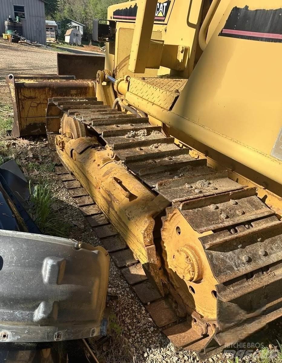 CAT D3B Гусеничные бульдозеры
