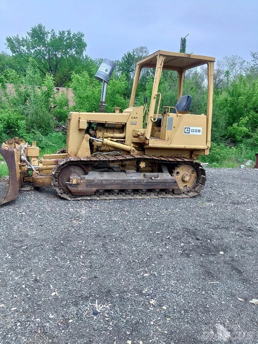 CAT D3B Гусеничные бульдозеры
