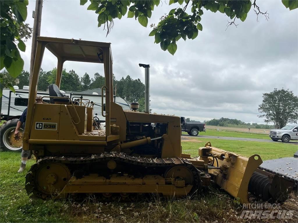 CAT D3B Гусеничные бульдозеры