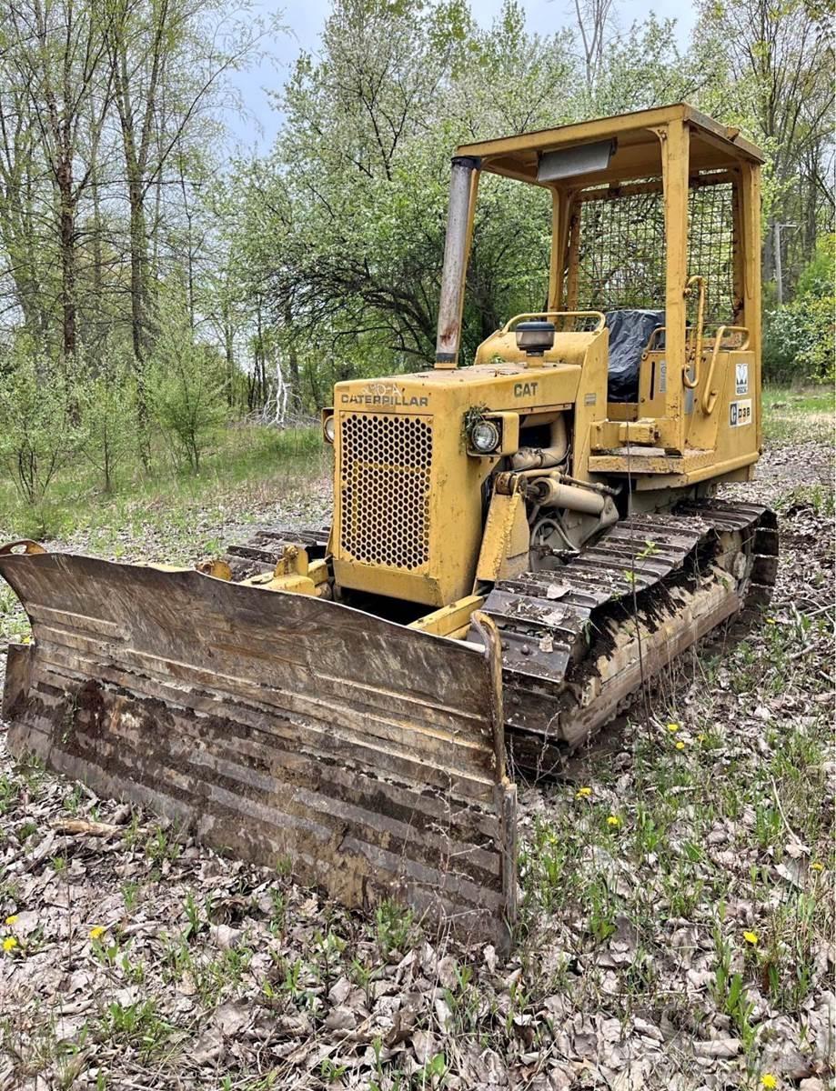 CAT D3B Гусеничные бульдозеры