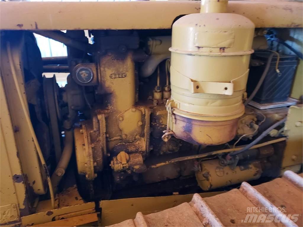 CAT D4 Трубоукладчики